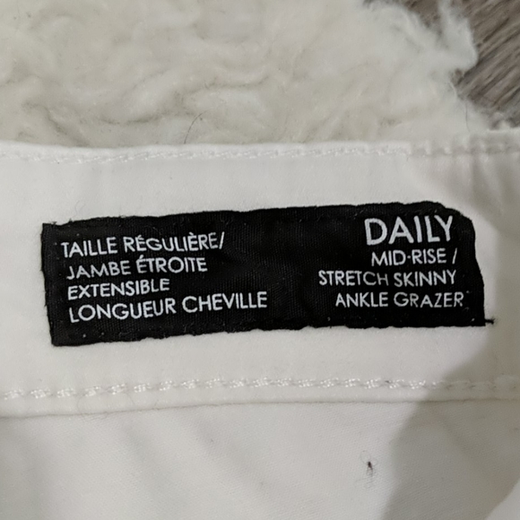 BUFFALO David Bitton ~ Daily Mid-rise White Jeans - Picture 6 of 10